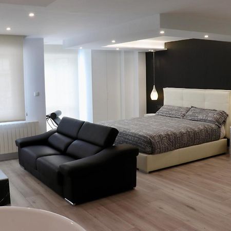 Black&White Suitte Plaza Noja Exterior foto