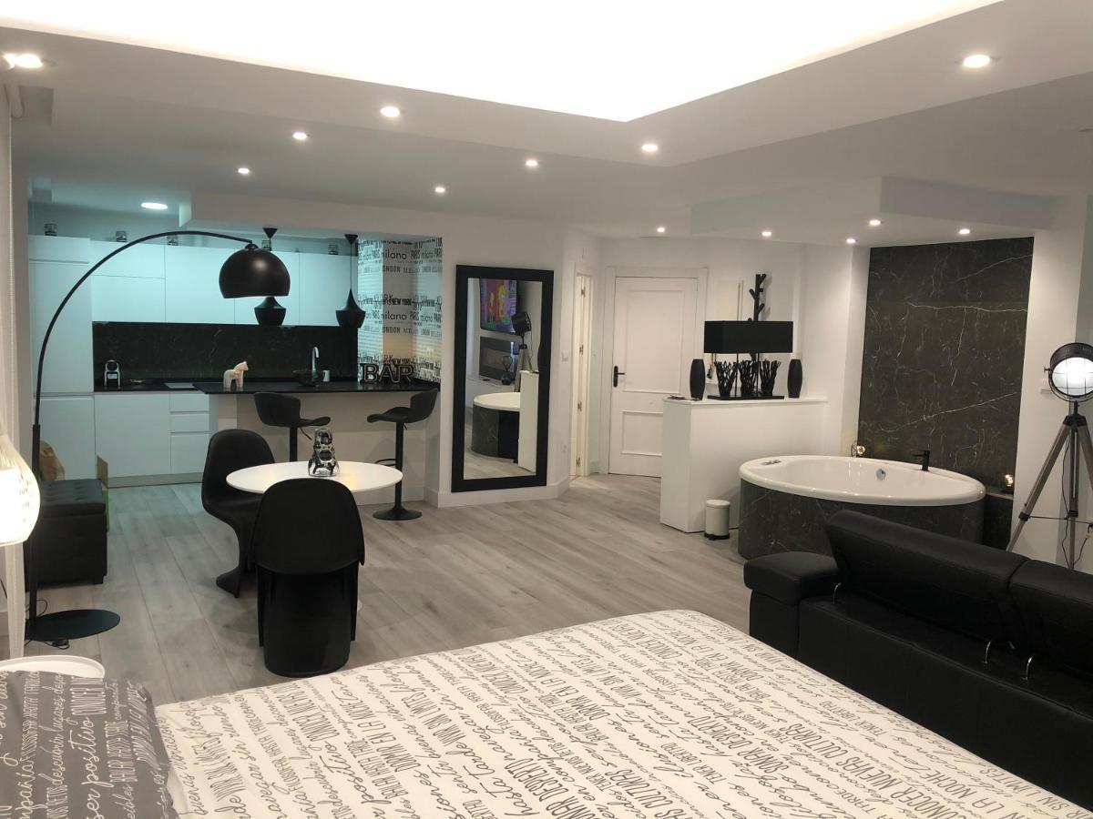Black&White Suitte Plaza Noja Exterior foto