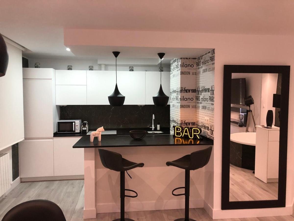 Black&White Suitte Plaza Noja Exterior foto